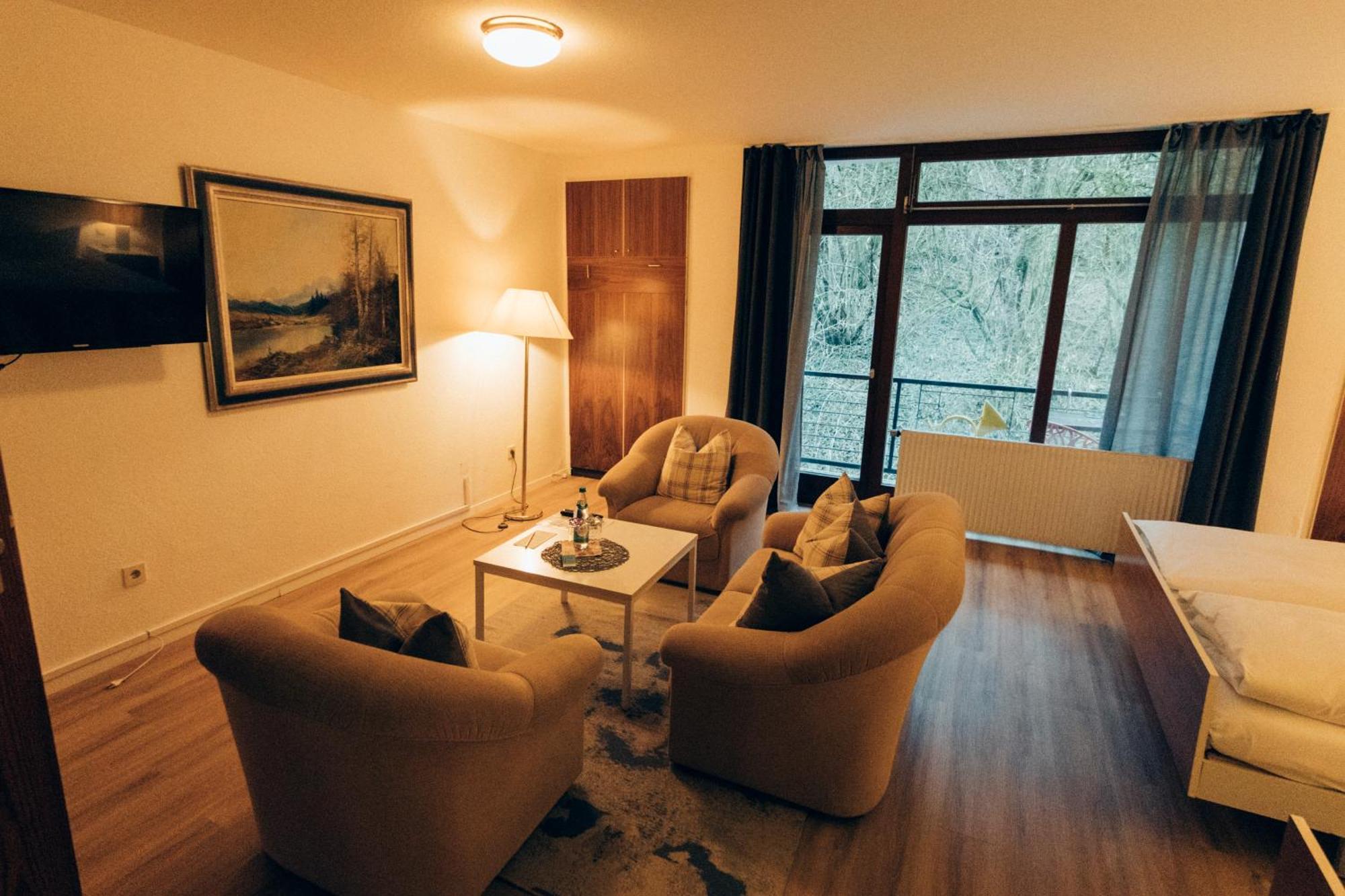 Gasthof Hotel Zur Post Egloffstein エクステリア 写真