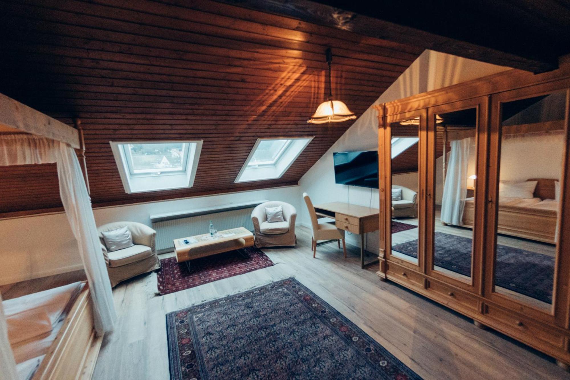 Gasthof Hotel Zur Post Egloffstein エクステリア 写真
