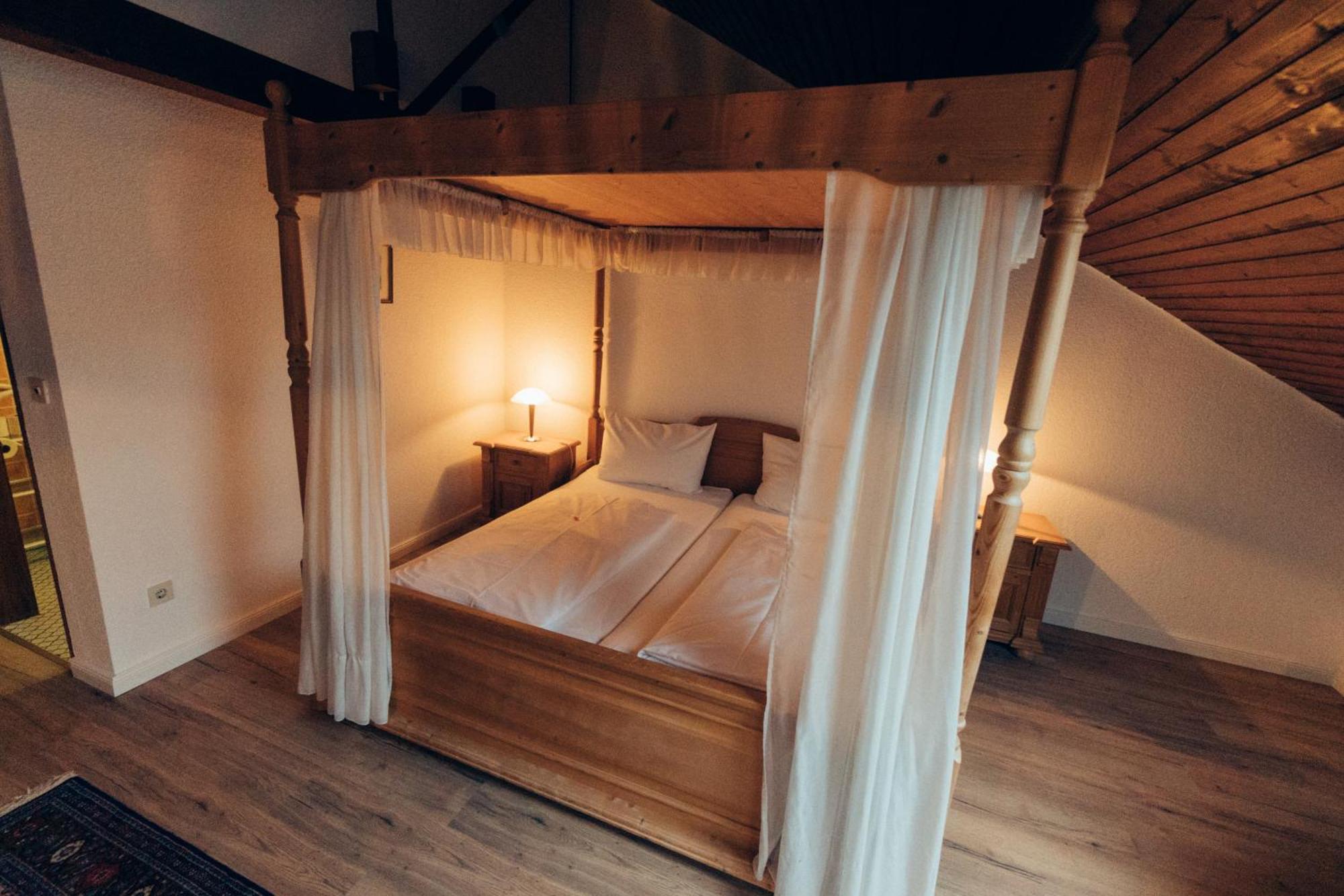 Gasthof Hotel Zur Post Egloffstein エクステリア 写真