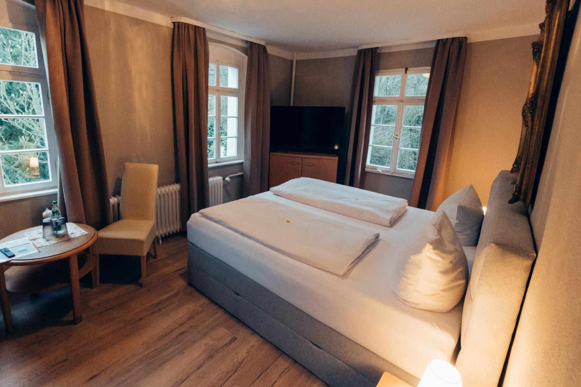 Gasthof Hotel Zur Post Egloffstein エクステリア 写真