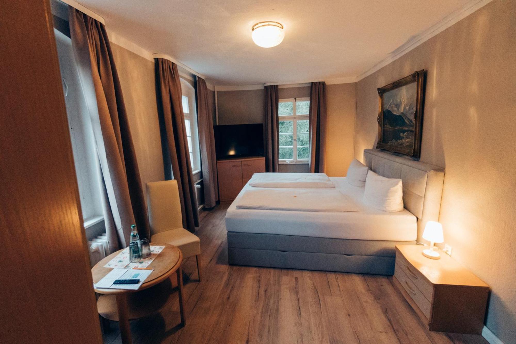 Gasthof Hotel Zur Post Egloffstein エクステリア 写真
