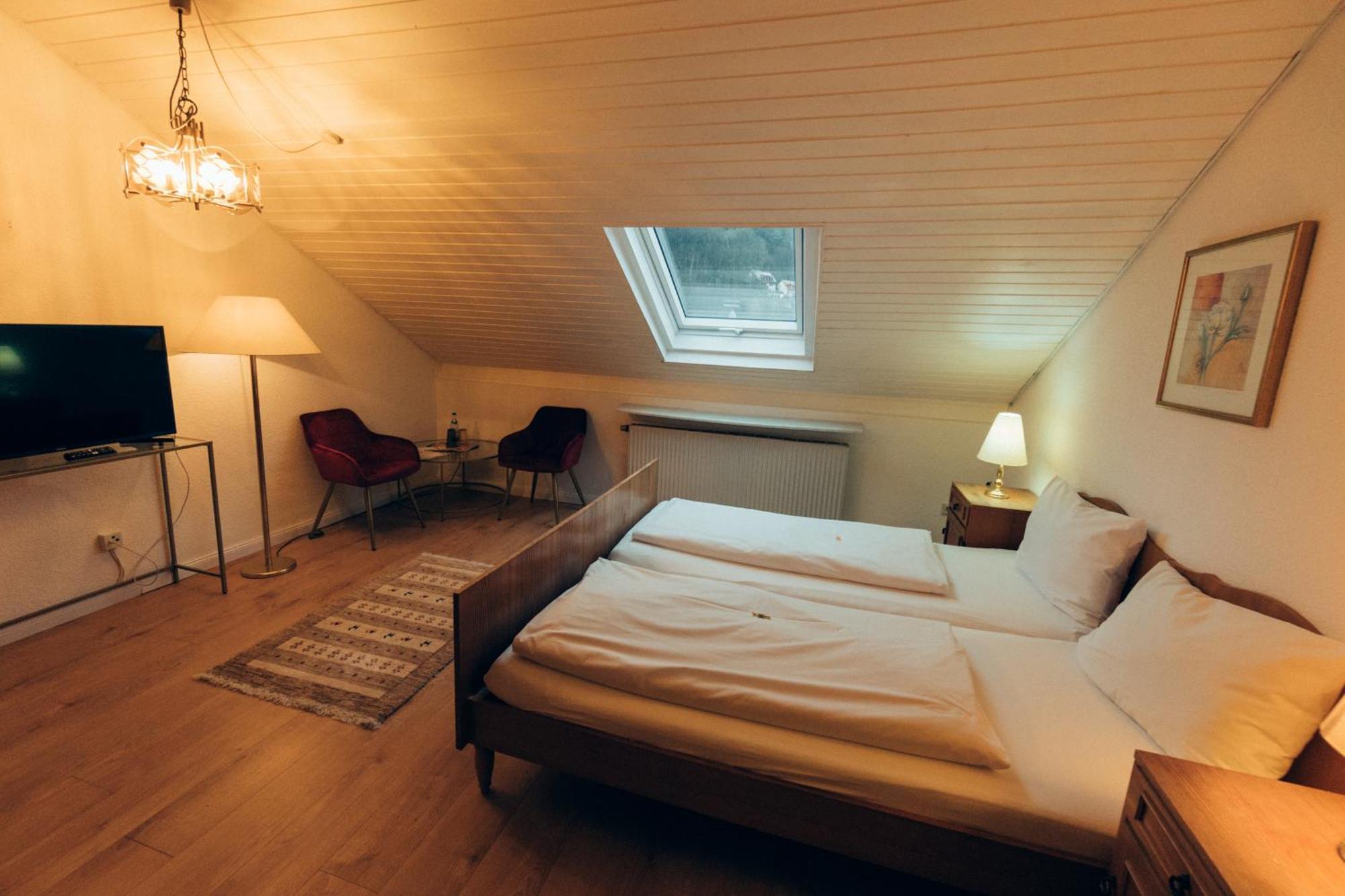 Gasthof Hotel Zur Post Egloffstein エクステリア 写真