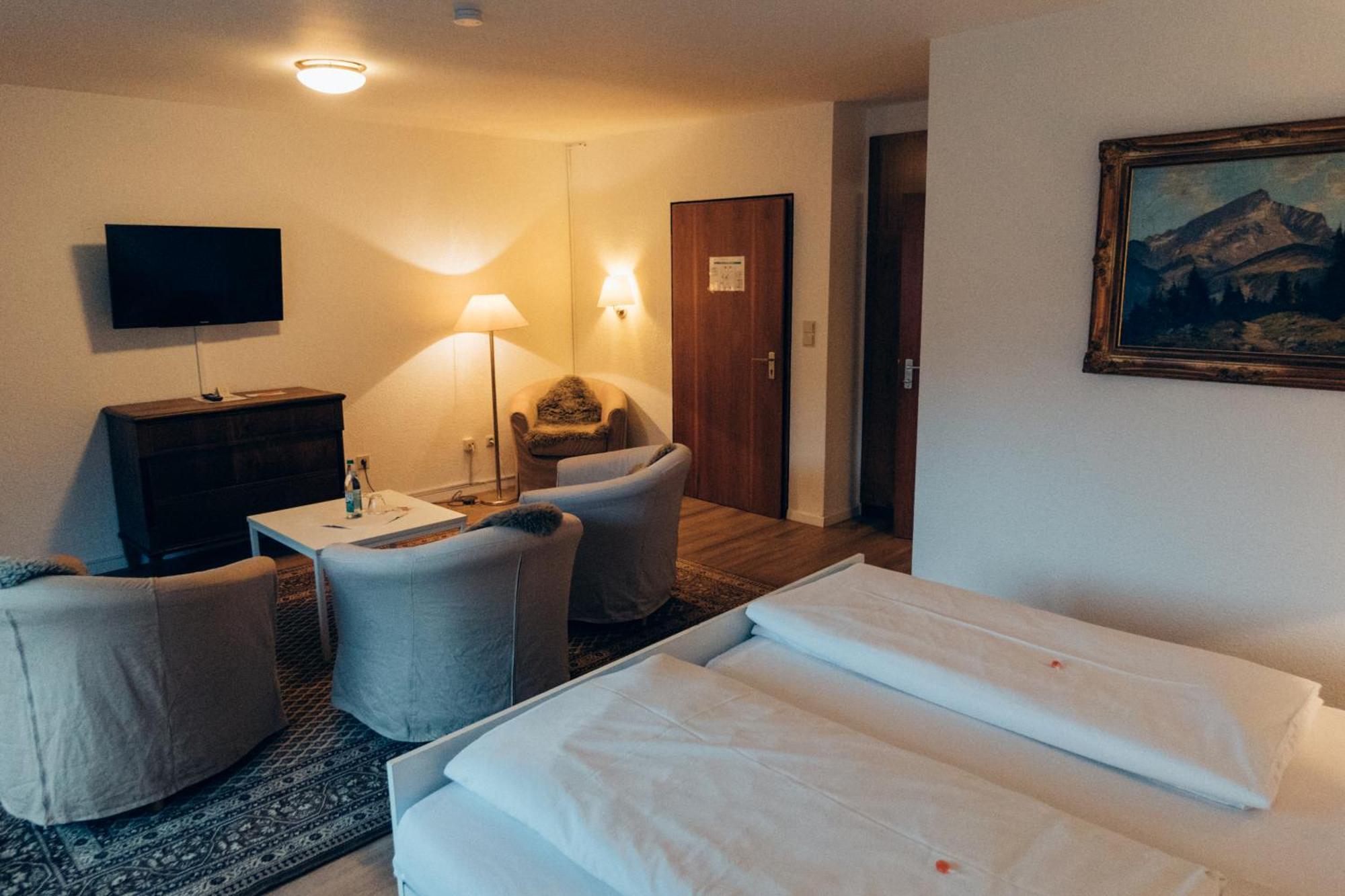 Gasthof Hotel Zur Post Egloffstein エクステリア 写真