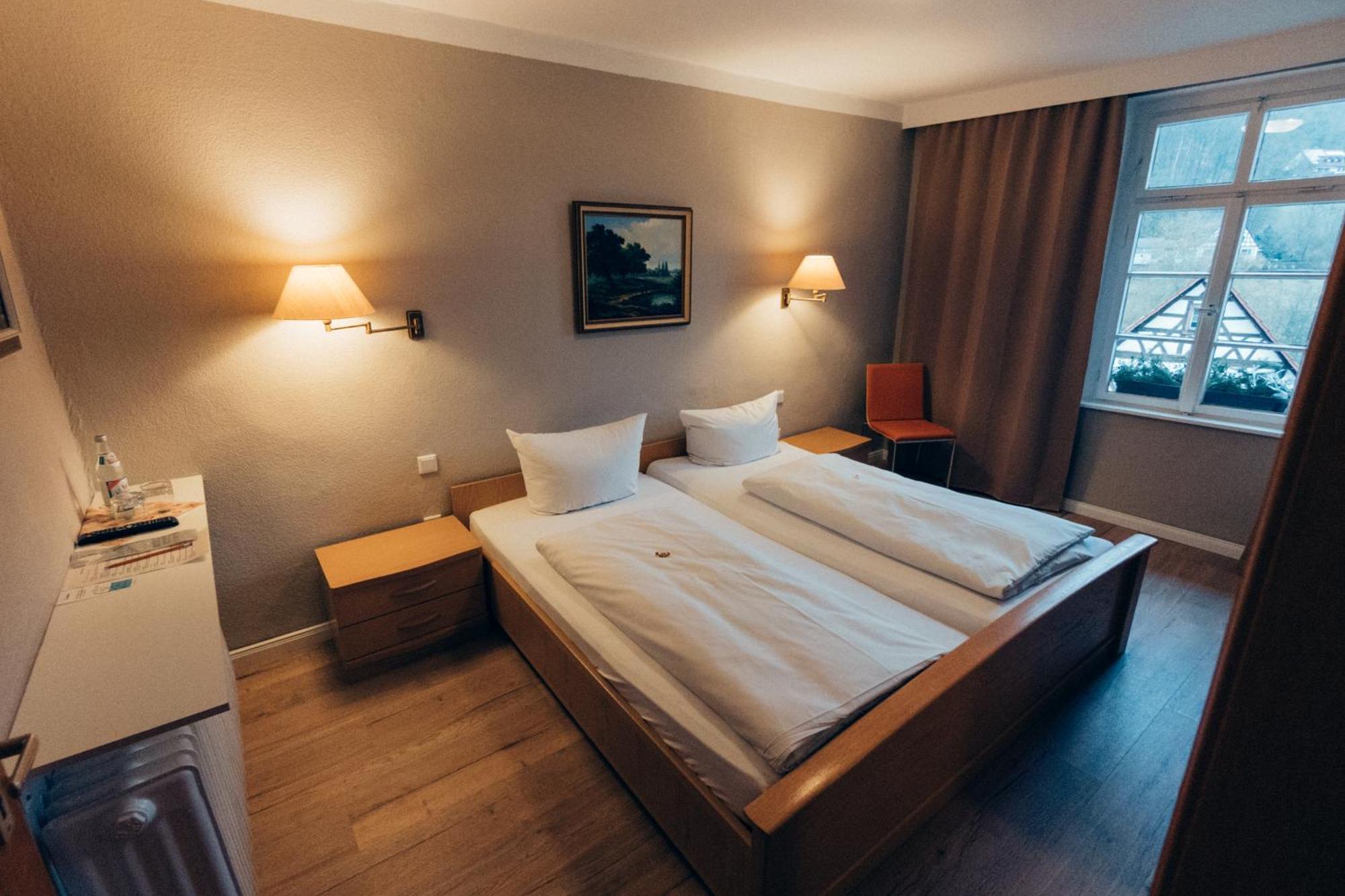 Gasthof Hotel Zur Post Egloffstein エクステリア 写真
